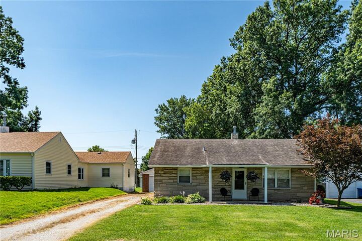Property Photo: 2004 Cottage Avenue IL 62040