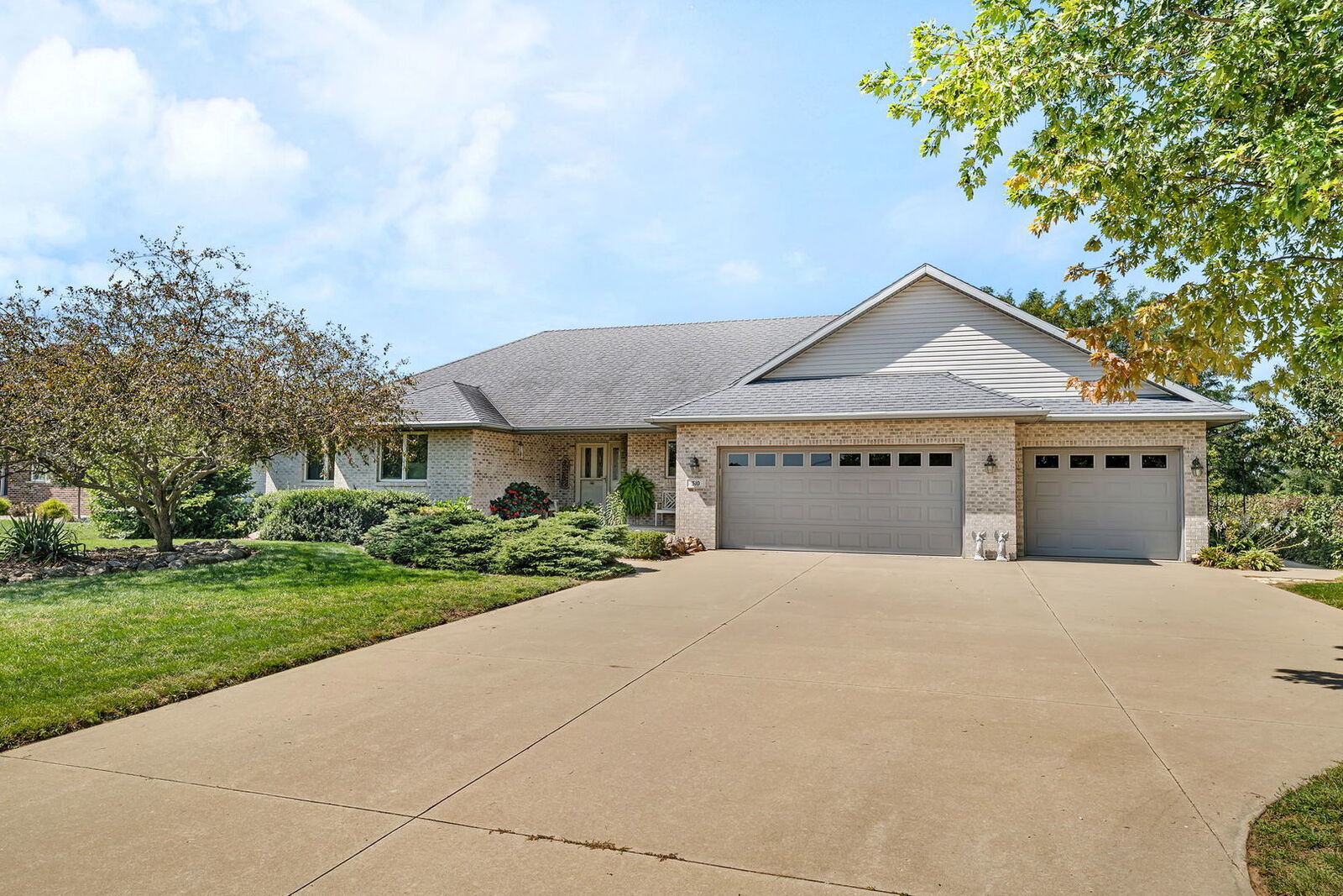 Property Photo:  310 Fairway Drive  IL 60935 