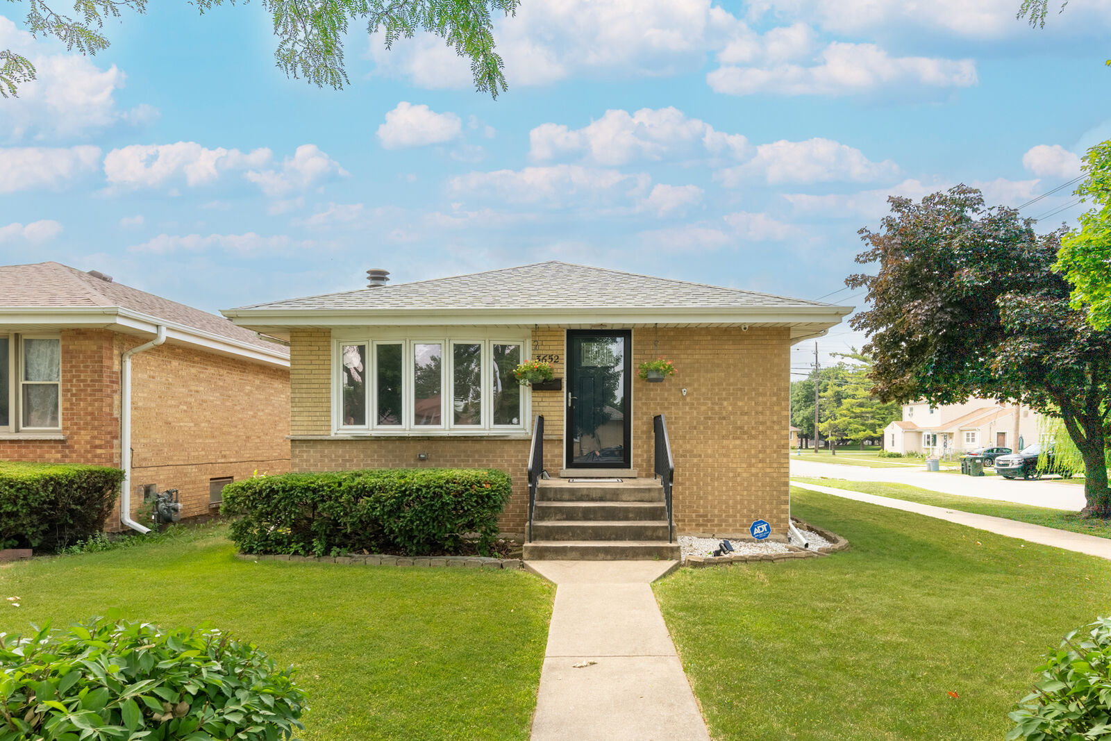 Property Photo:  3652 Hawthorne Street  IL 60131 