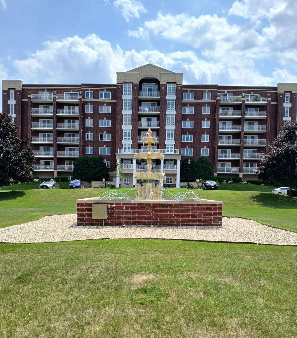 Property Photo:  7061 W Touhy Avenue 502  IL 60714 
