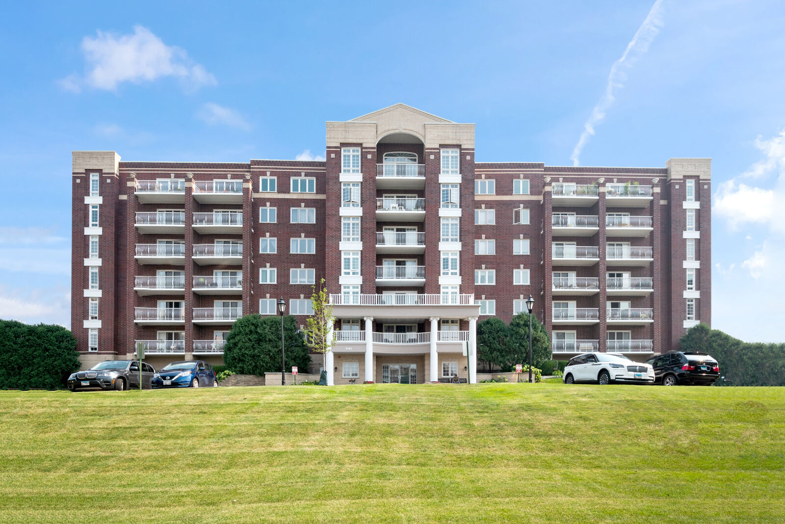 Property Photo: 7061 W Touhy Avenue 502 IL 60714