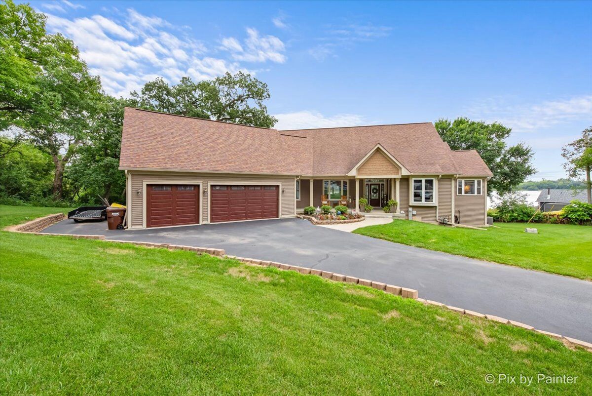 Property Photo:  2512 S Vaupell Drive  IL 60051 