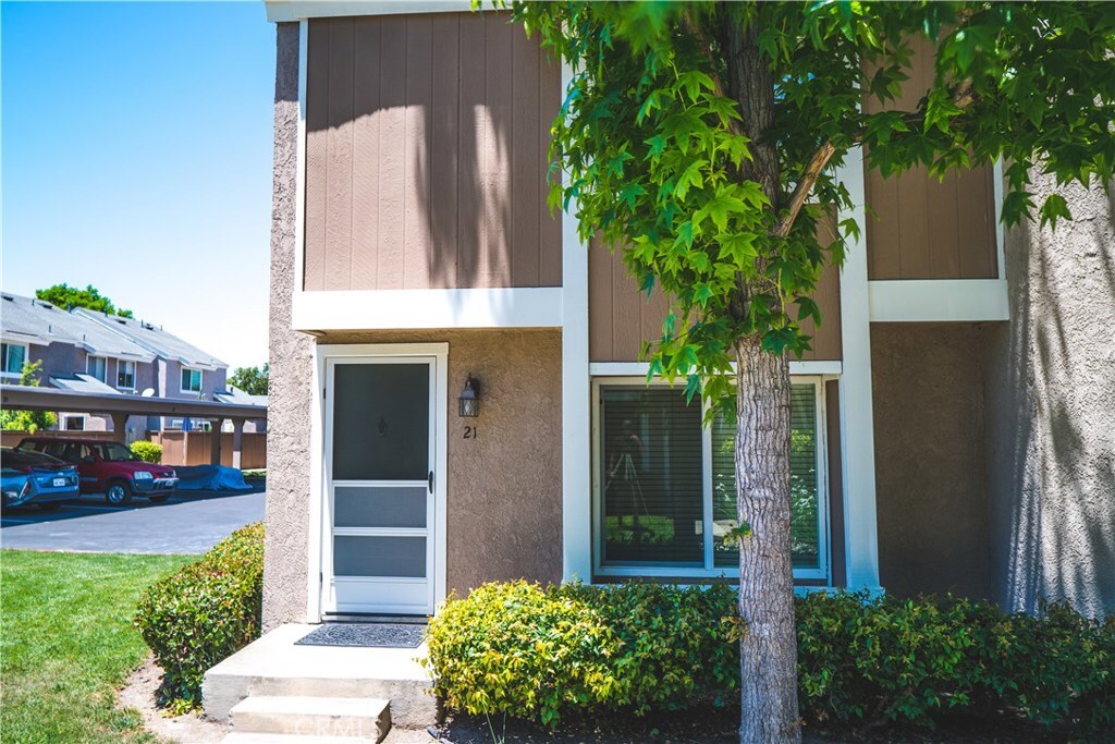 Property Photo:  21 Hollowglen 43  CA 92604 