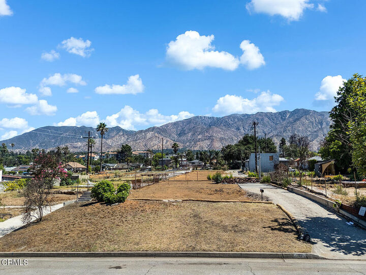 Property Photo:  797 New York Dr  CA 91001