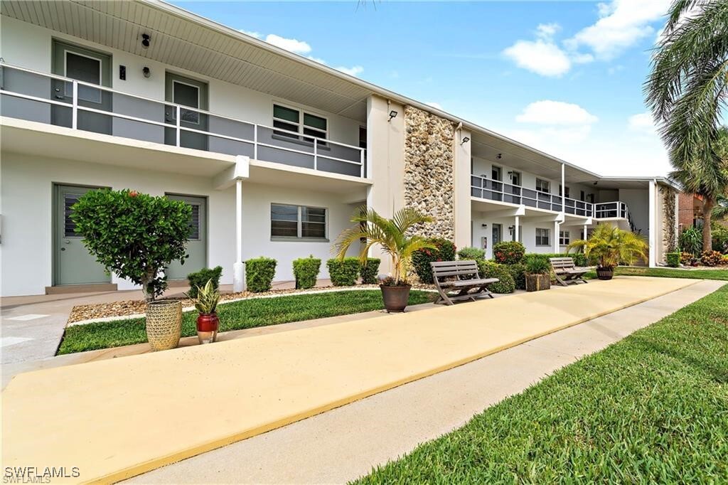 Property Photo: 708 Victoria Drive 208 FL 33904