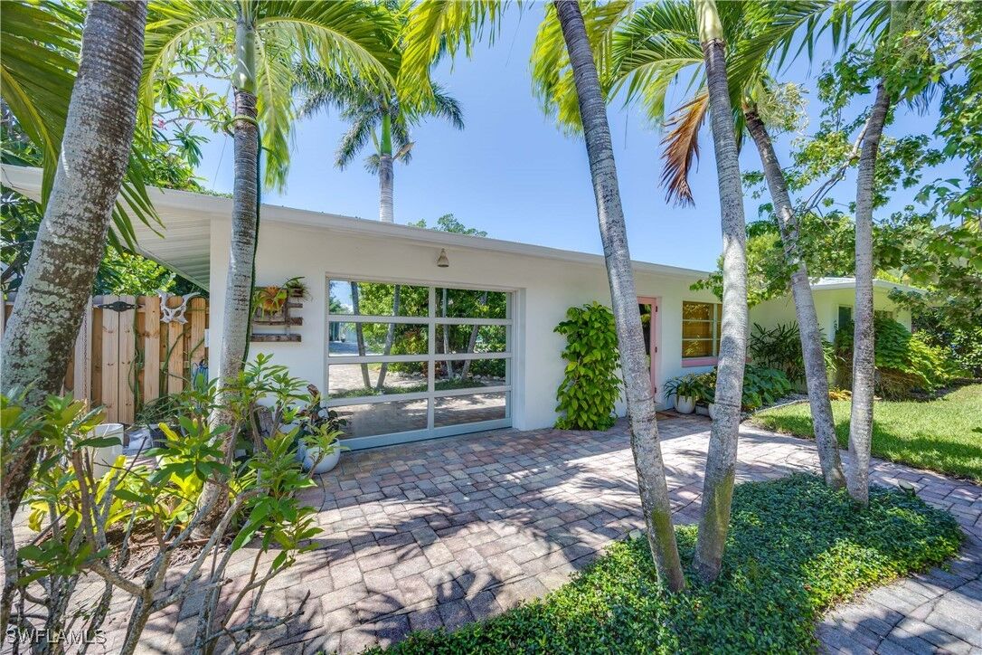 Property Photo:  1304 Milano Drive  FL 34103 