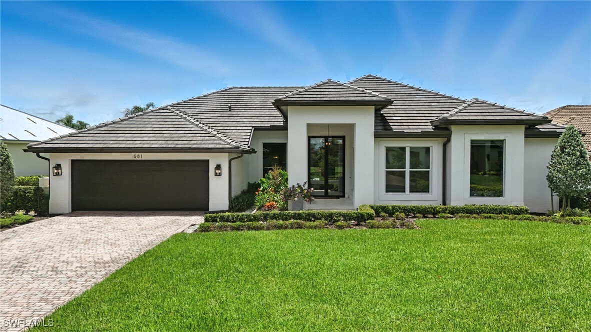 Property Photo: 581 Wedgewood Way FL 34119