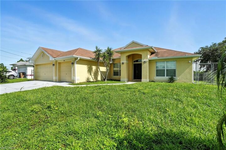 Property Photo:  3916 4th St SW  FL 33976 