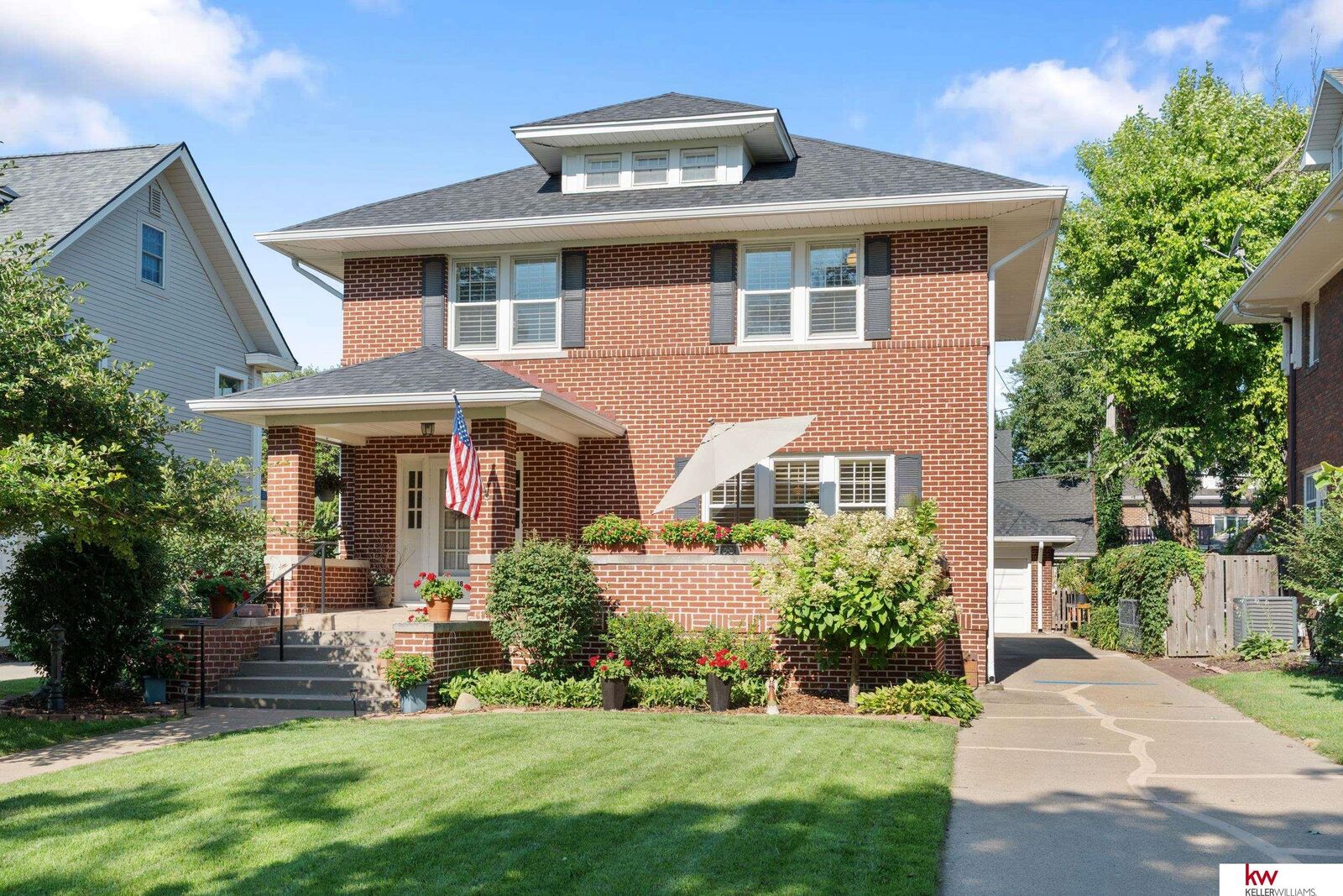 Property Photo: 318 S 51st Avenue NE 68132