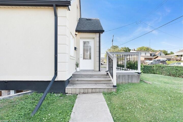 Property Photo:  233 Normanhurst Avenue  ON L8N 5N1 