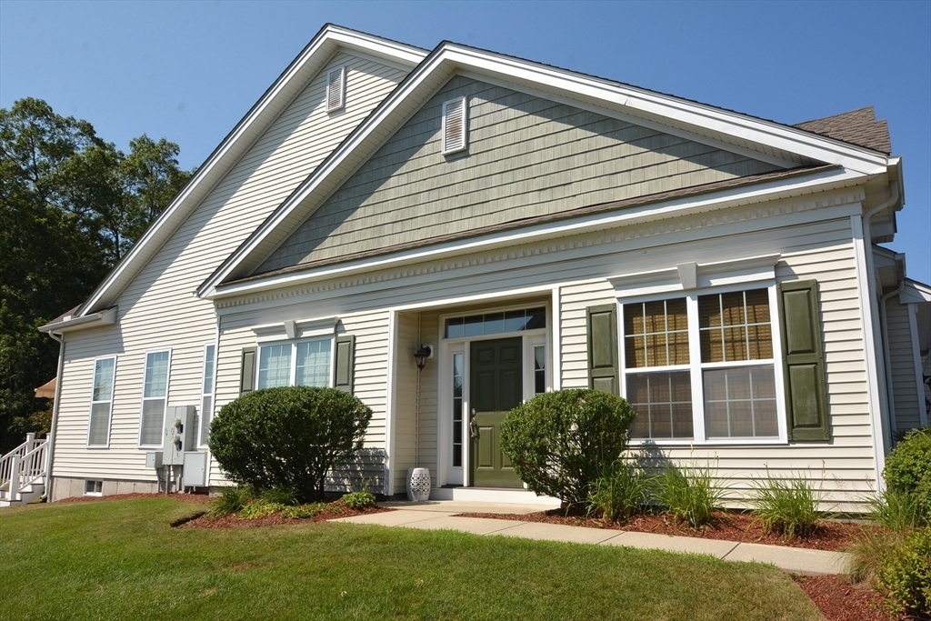 Property Photo:  8 Hopkins Circle 8  MA 01844 
