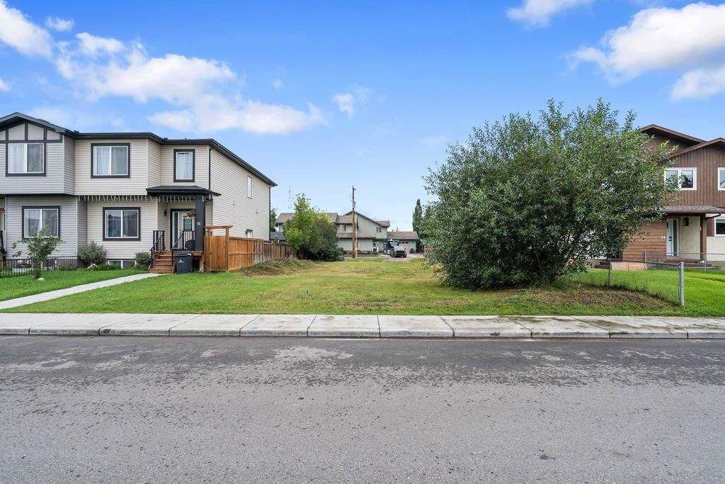 Property Photo: 20 7 Avenue SE AB T1V 1E9