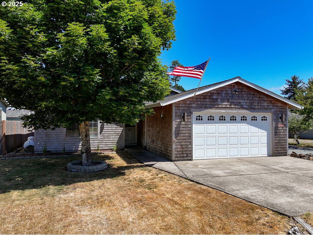 Property Photo: 35395 Bayside Gardens Rd OR 97131