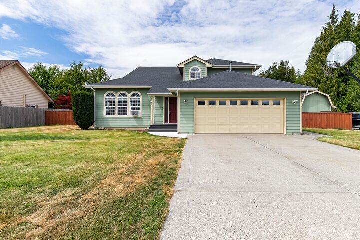 Property Photo: 609 E 4 Th Street WA 98276