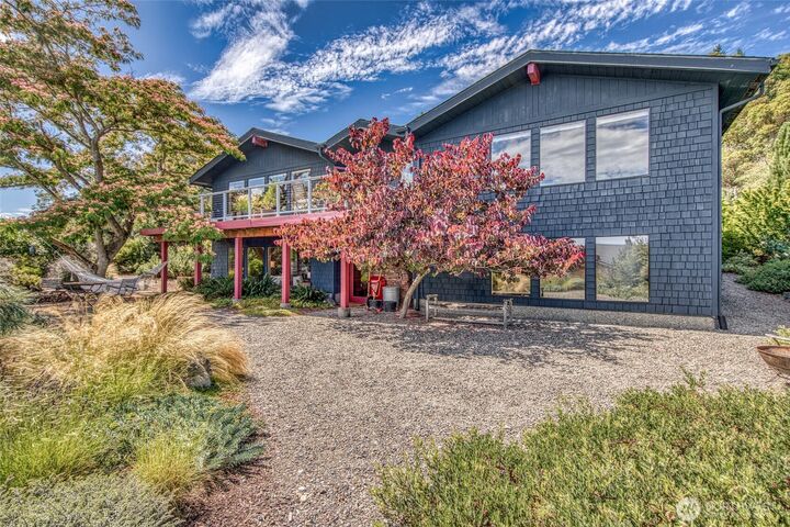 Property Photo:  25806  75th Avenue SW  WA 98070 