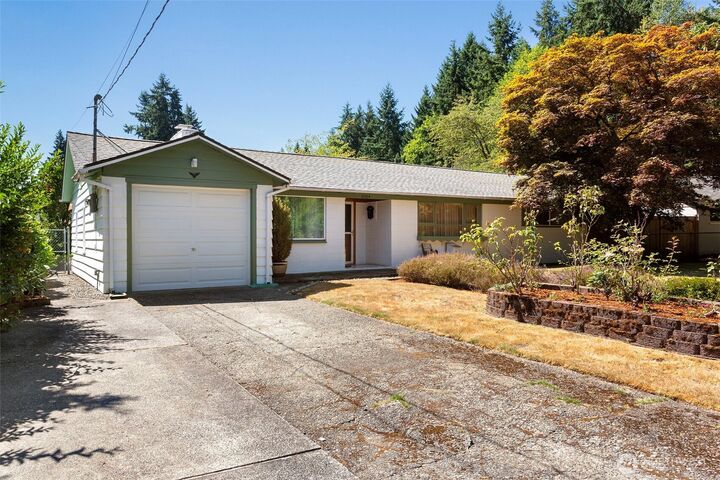 Property Photo:  6004  225th Street SW  WA 98043 