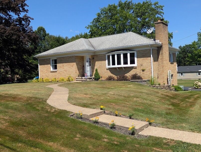 Property Photo:  8 West Avenue  PA 16301 