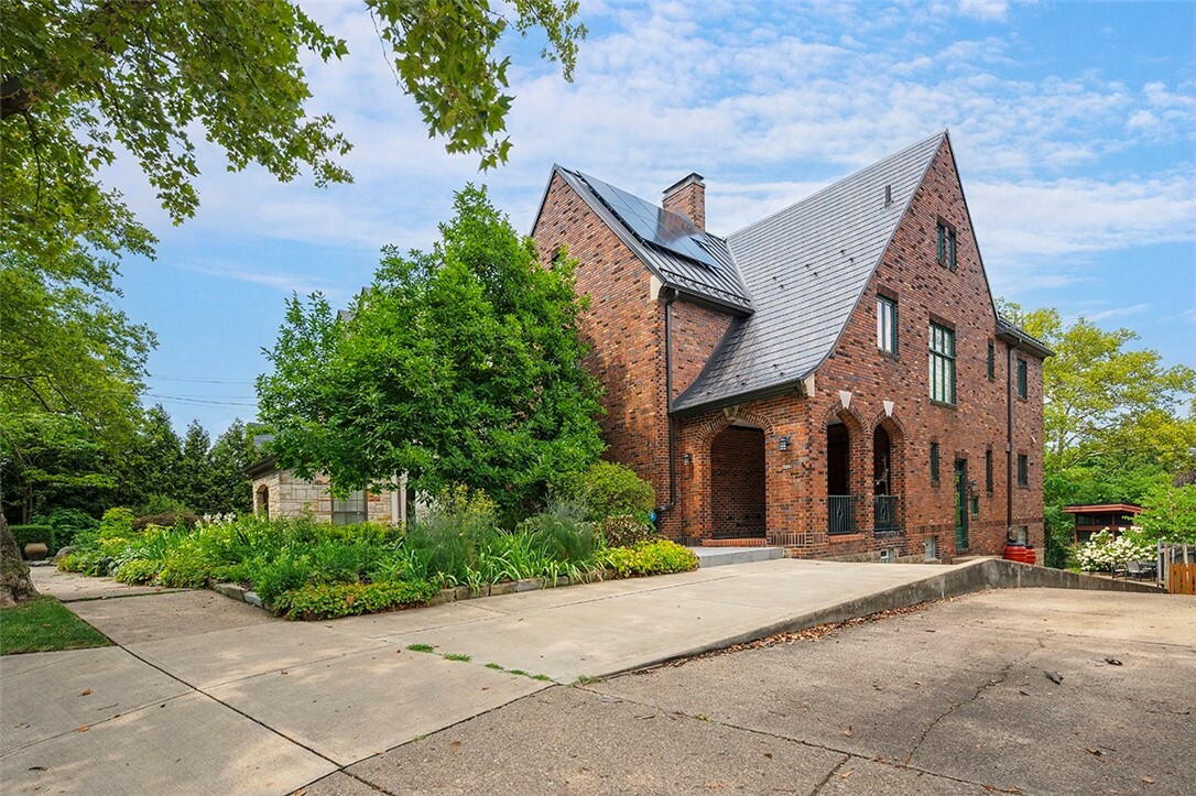 Property Photo: 6819 Reynolds Street PA 15208