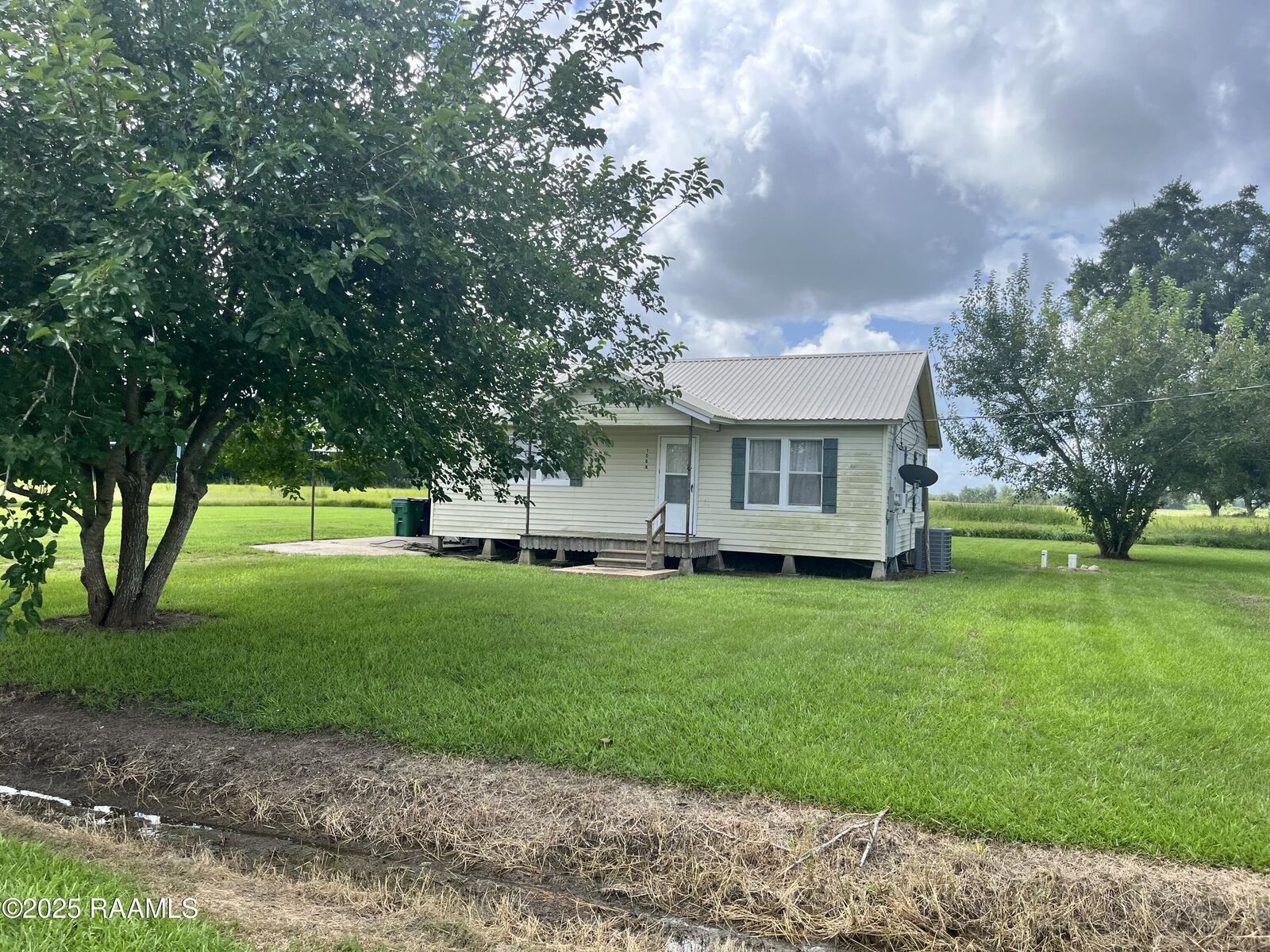 Property Photo:  1088 Virginia Road  LA 70525 