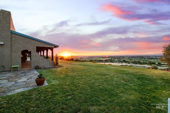 Property Photo: 997 Hermosa St ID 83617-5085