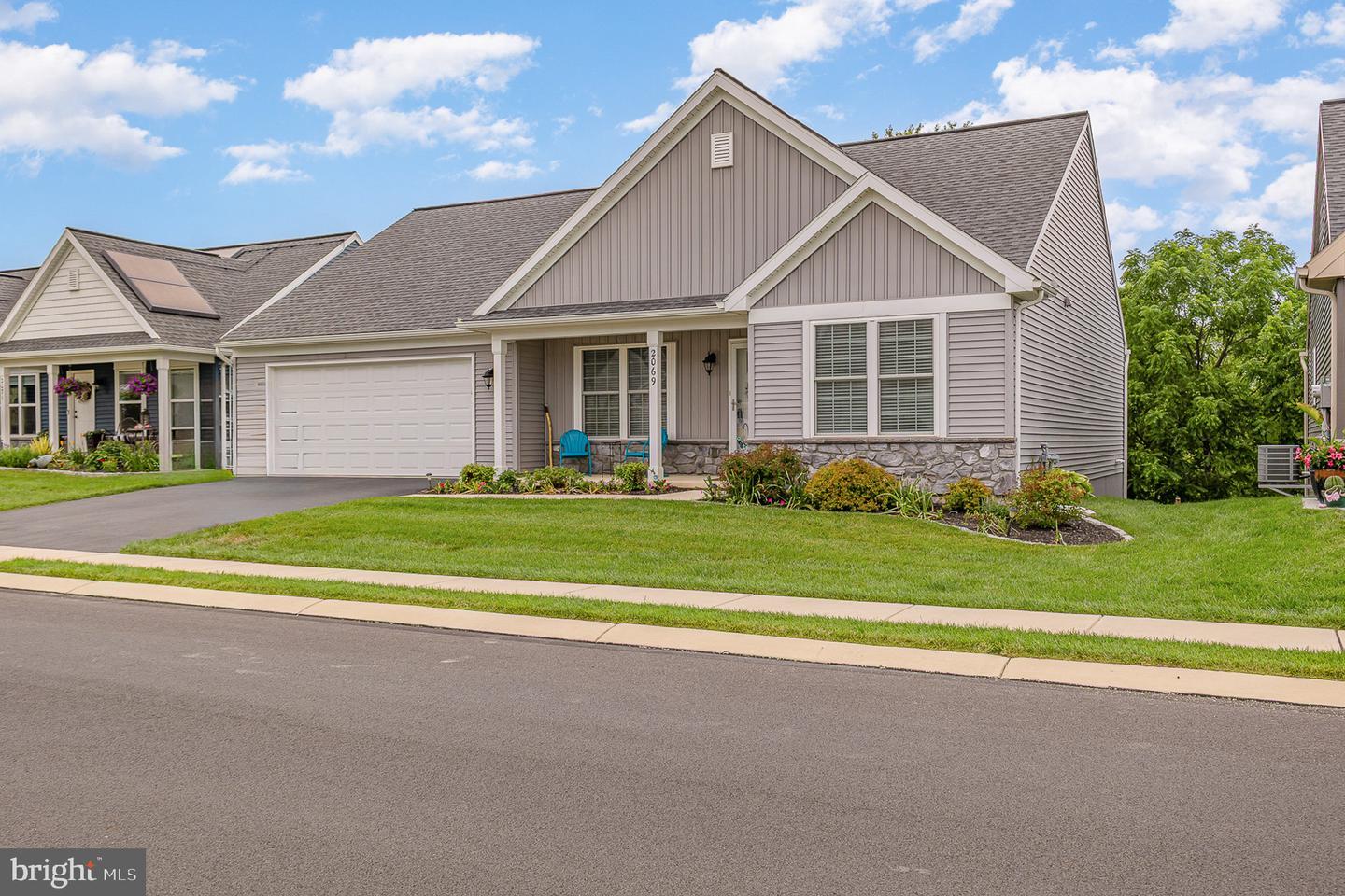 2069 Spring Wood Lane  Mechanicsburg PA 17055 photo