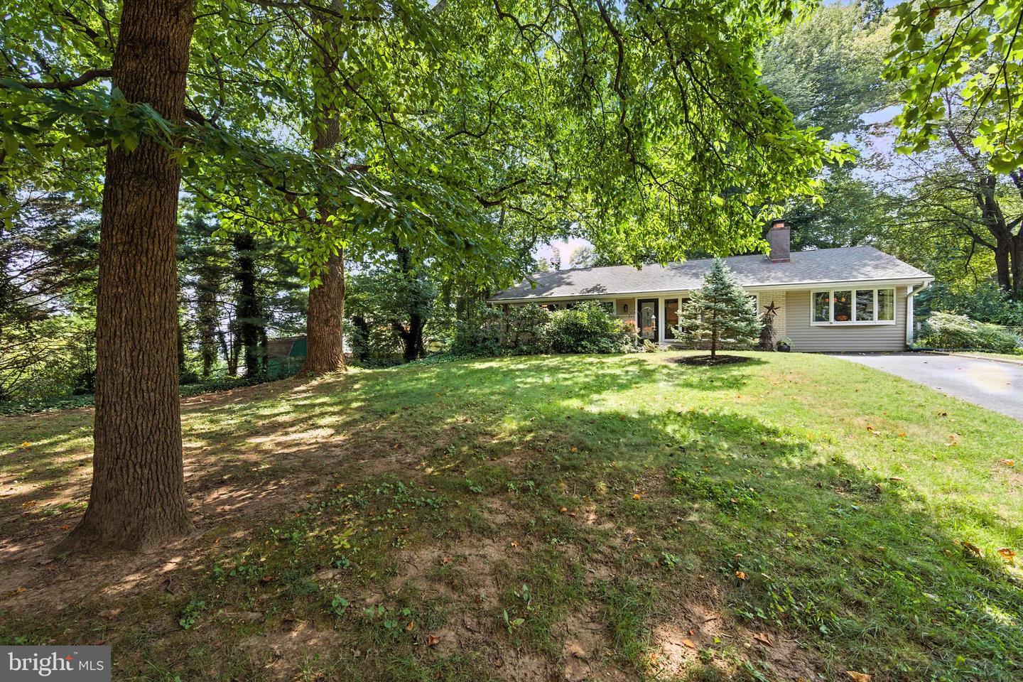 Property Photo:  419 Meadowhurst Lane  PA 19063 