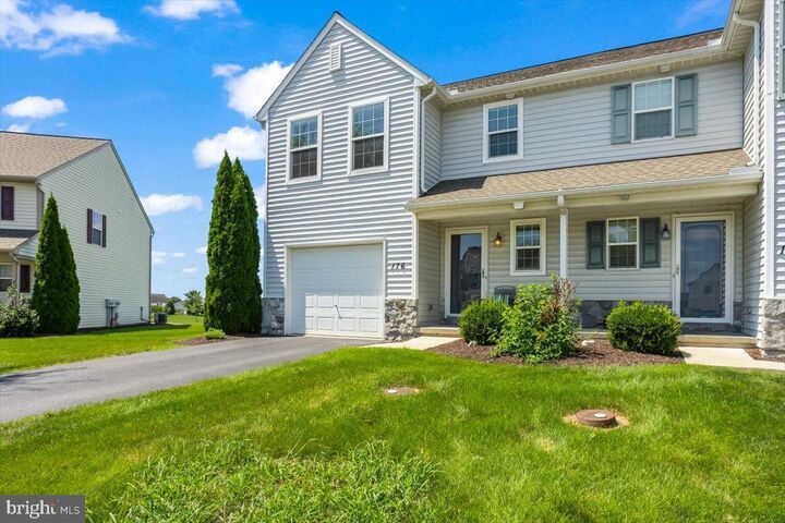 Property Photo: 176 N Village Cir U-0102 Circle PA 17078
