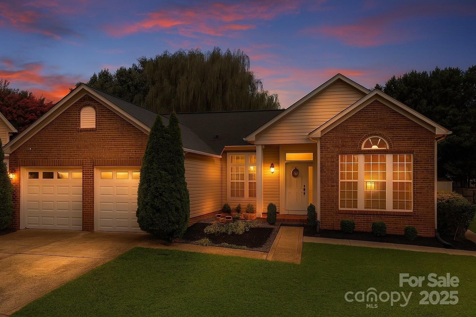 Property Photo: 2703 Yarrow Road NC 28213