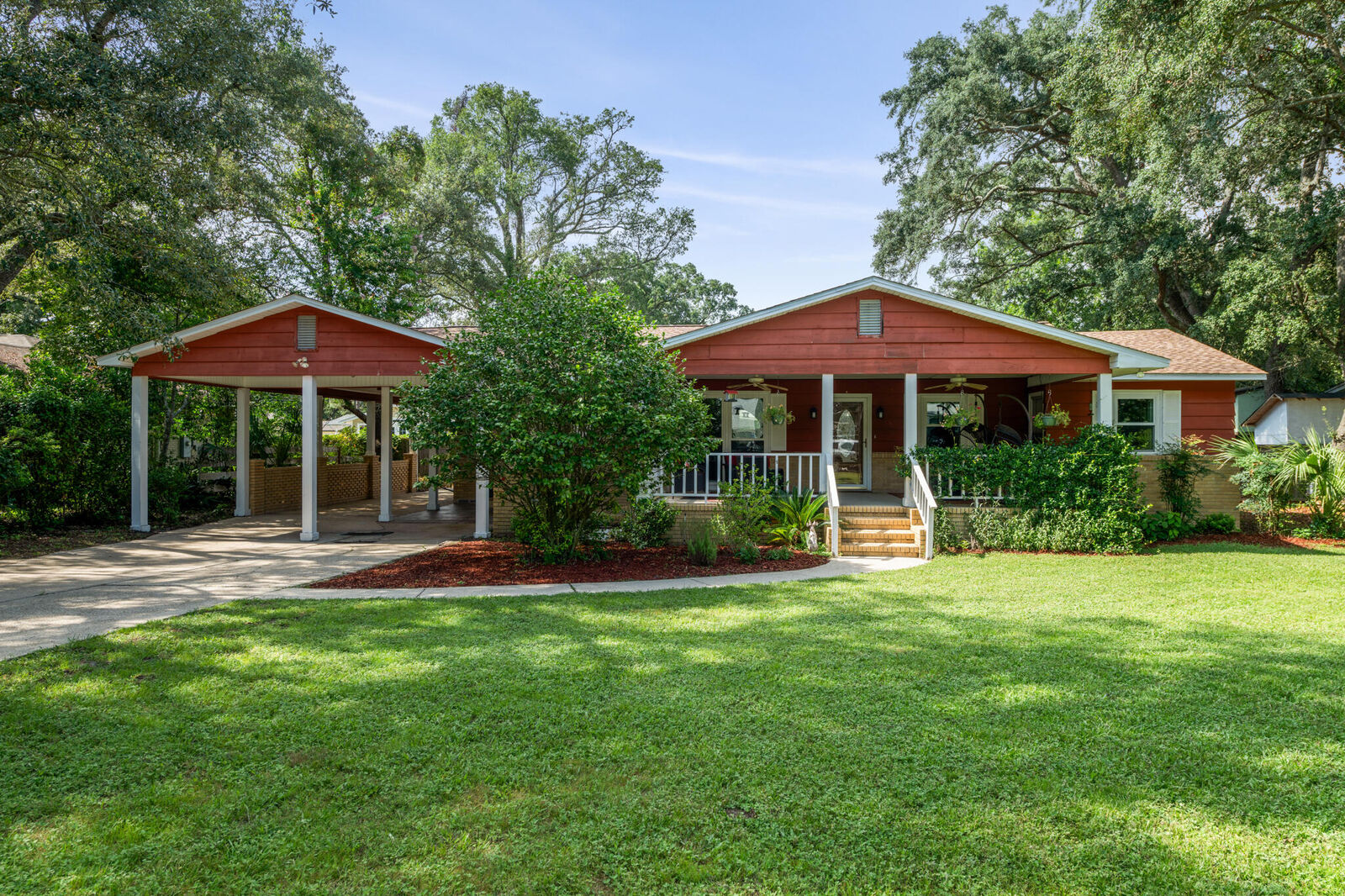 Property Photo:  422 Fairpoint Drive  FL 32561 