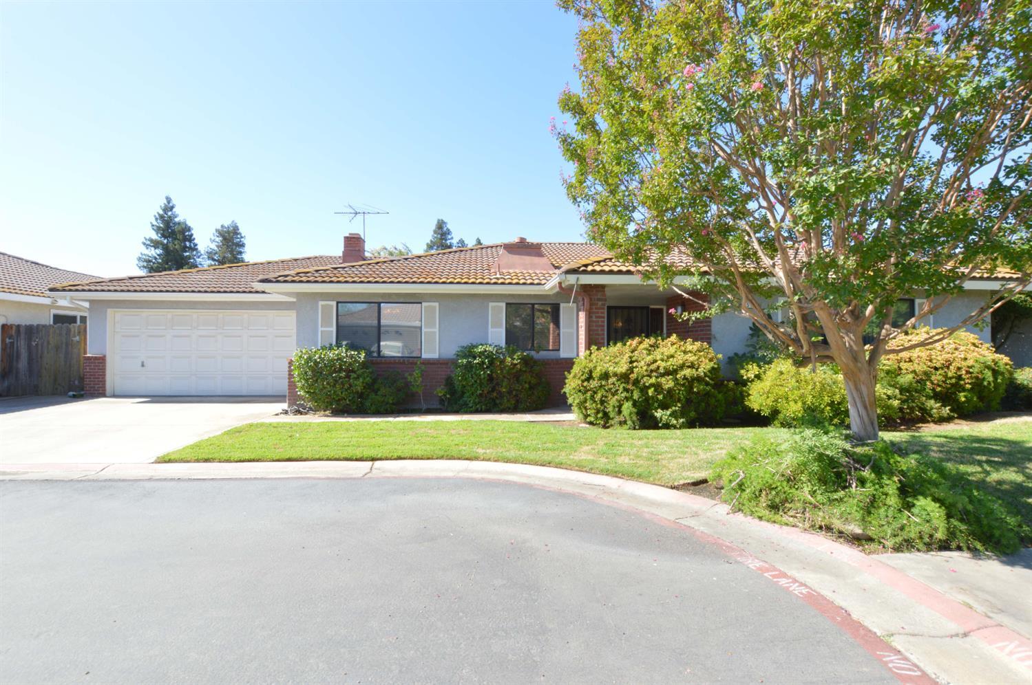 Property Photo:  857 E Fallbrook Avenue  CA 93720 