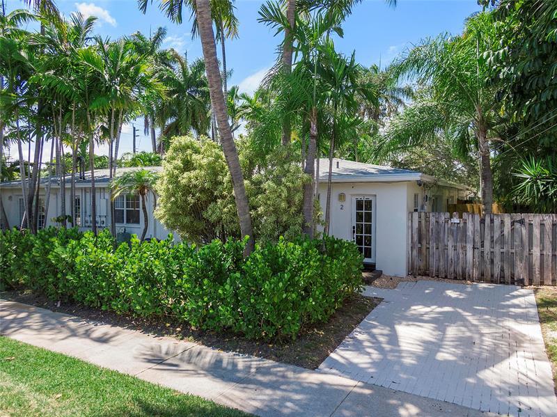 Property Photo: 1400 NE 4th Ct 2 FL 33301