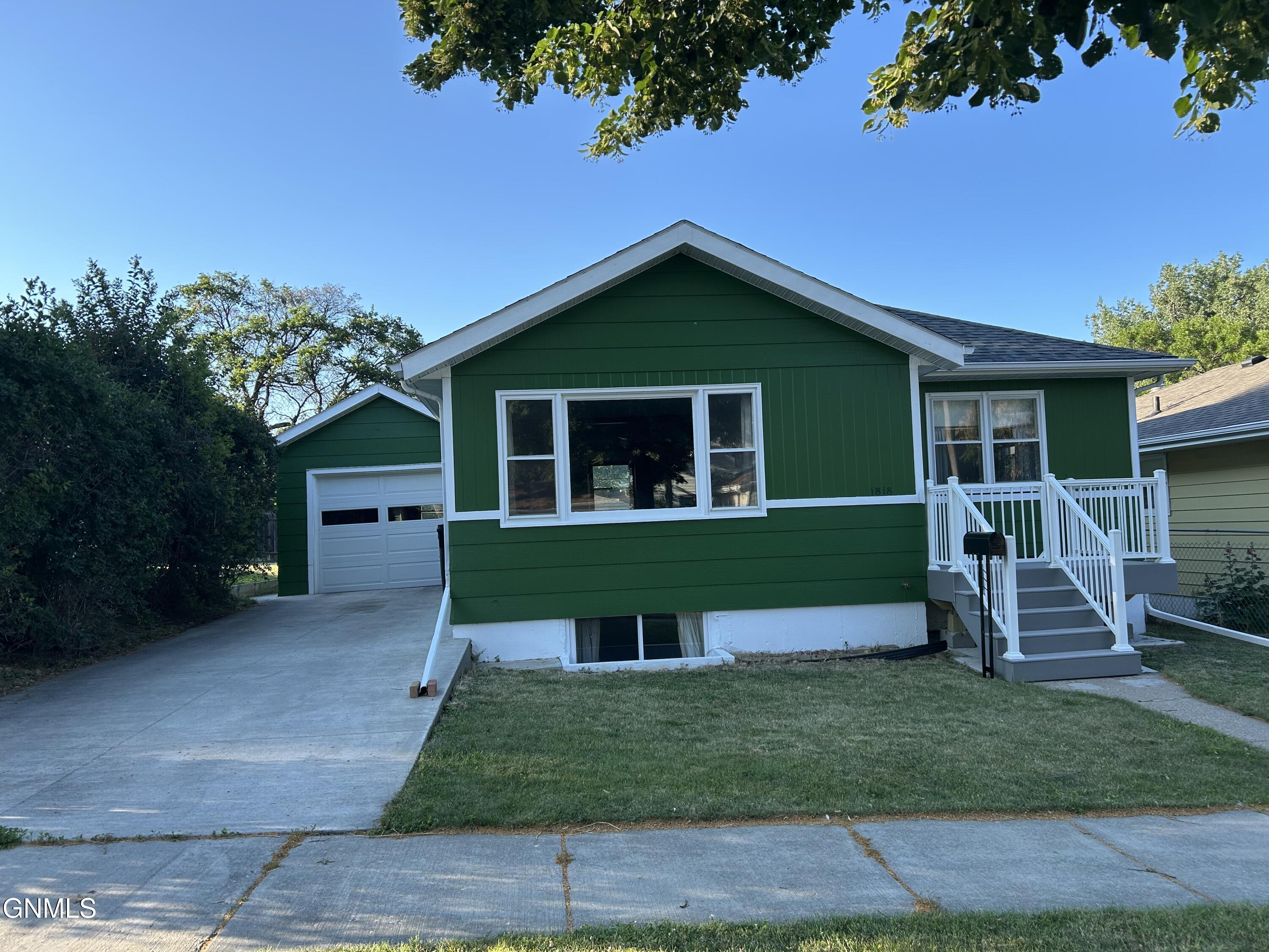 Property Photo:  1818 E Ave D  ND 58501 