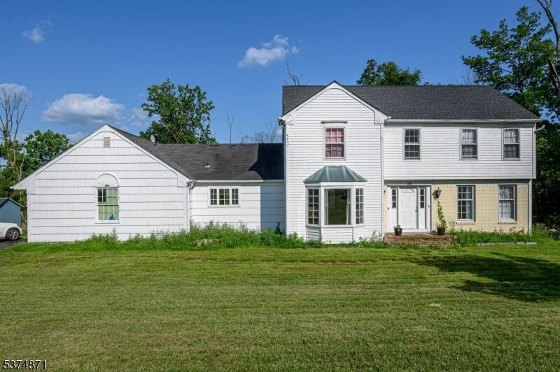 Property Photo:  92 Country Acres Dr  NJ 08827 
