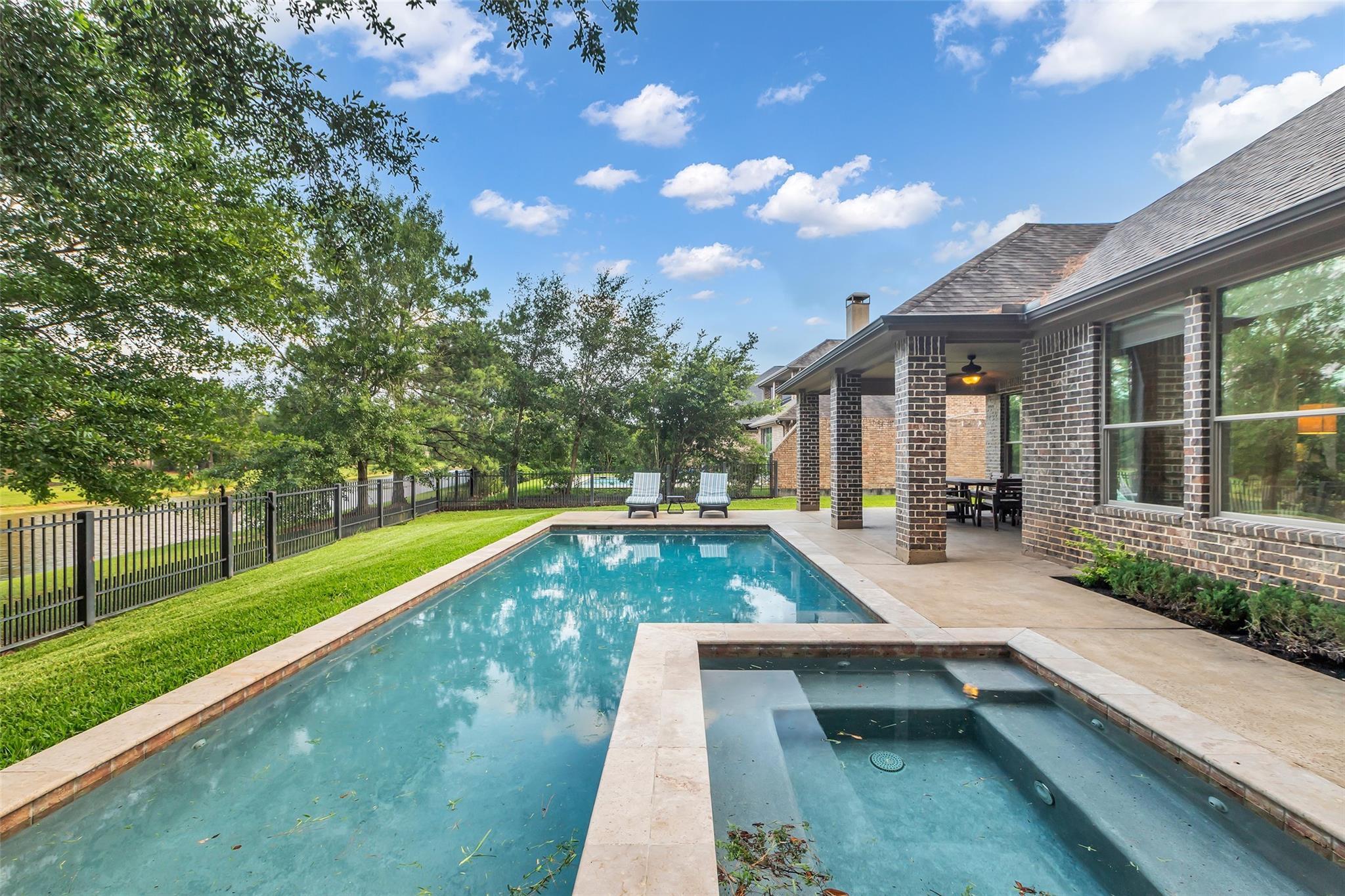 Property Photo: 203 Oarwood Place TX 77389