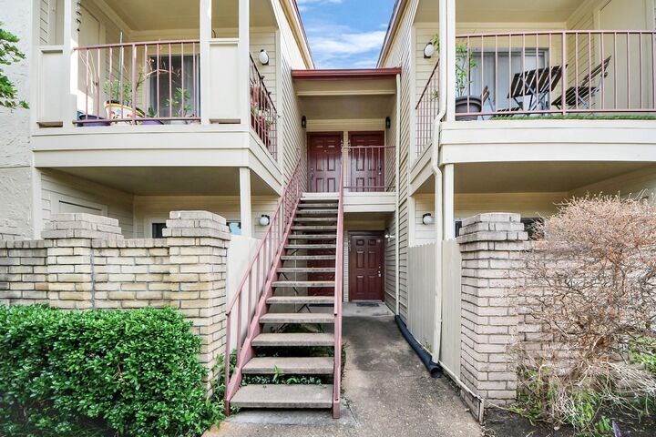 Property Photo:  2120 El Paseo Street 405  TX 77054 
