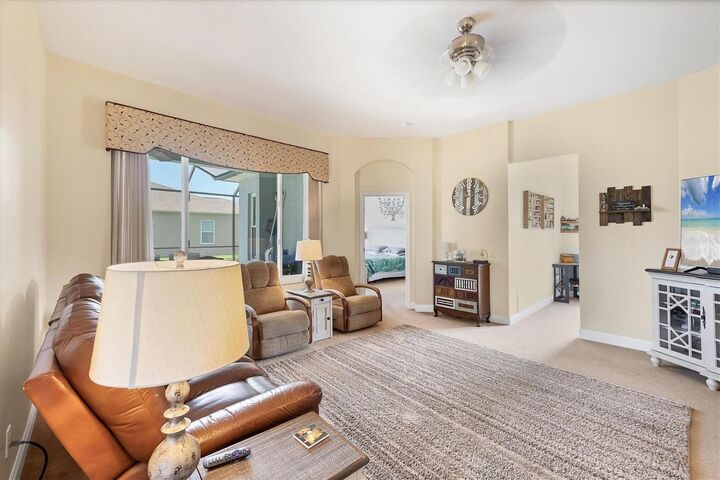 Property Photo: 4001 Landor Court FL 34293