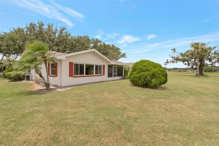 Property Photo:  1005 Harefield Circle 43  FL 33573 