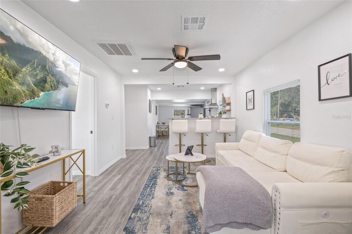 Property Photo: 1801 E Annie Street FL 33612