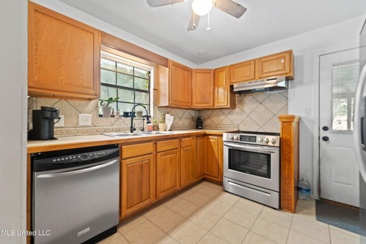 Property Photo:  2513 Fairley Road  MS 39553 
