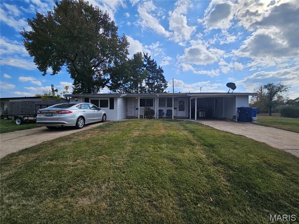 Property Photo: 720 Southwell Lane MO 63031