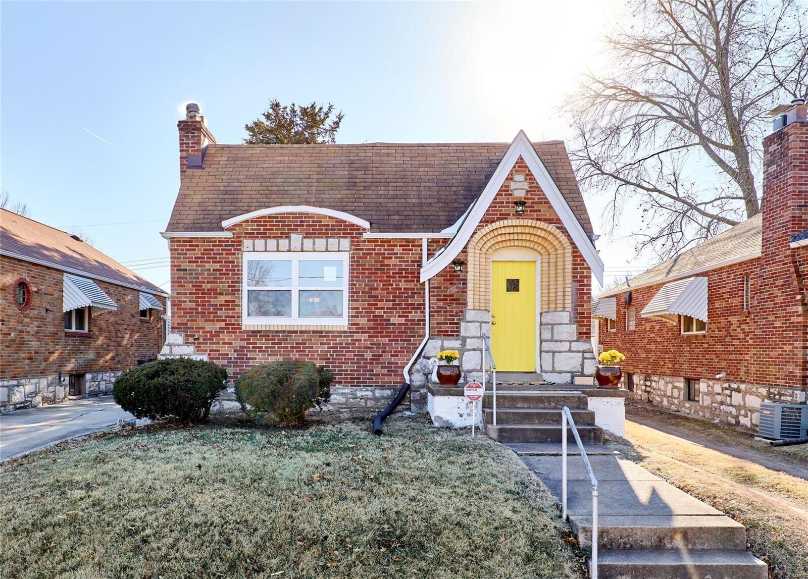 Property Photo:  722 Avenue H  MO 63125 