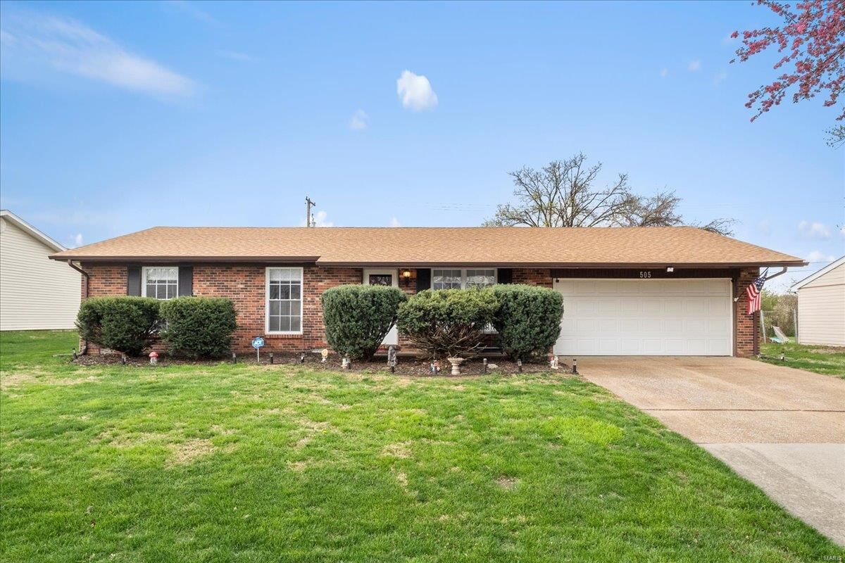 Property Photo:  505 Dartmouth Drive  IL 62269 