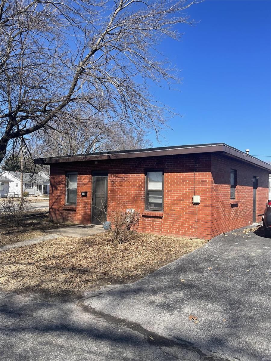 Property Photo: 527 S Prairie Street IL 62010