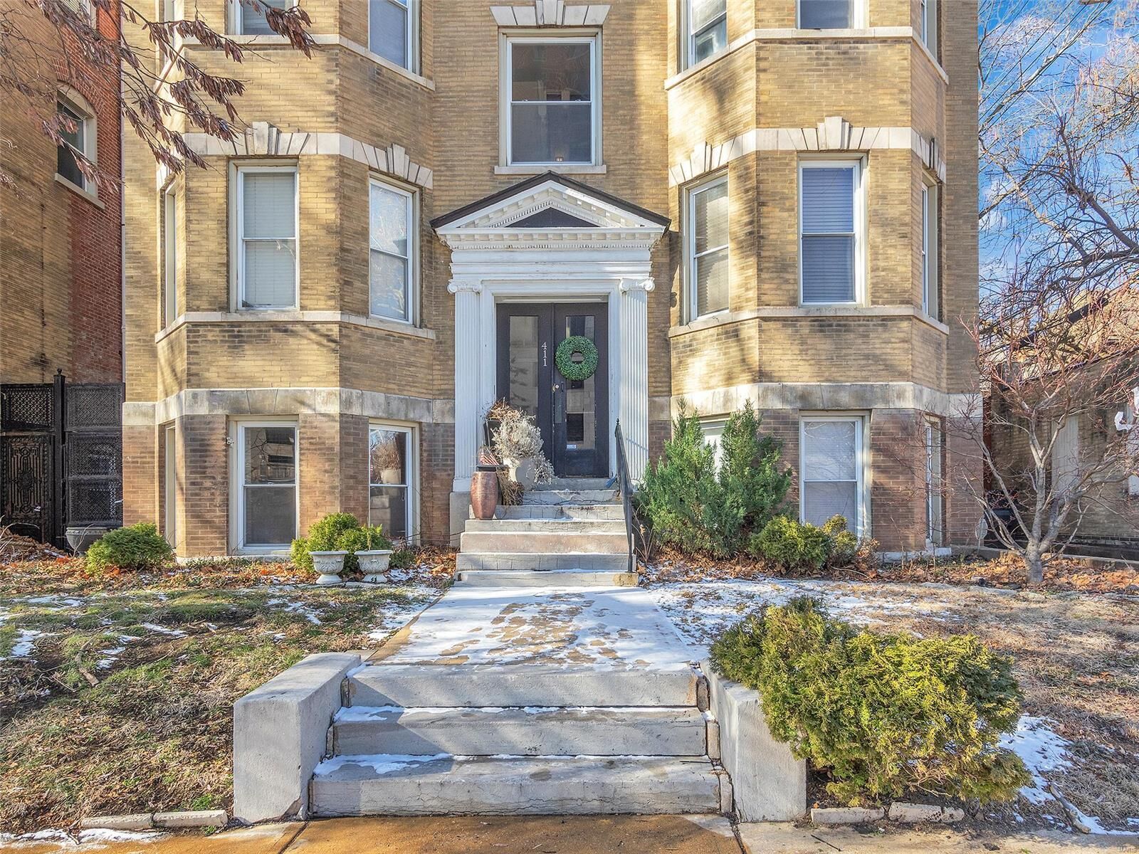 Property Photo:  411 N Newstead Avenue 2S  MO 63108 