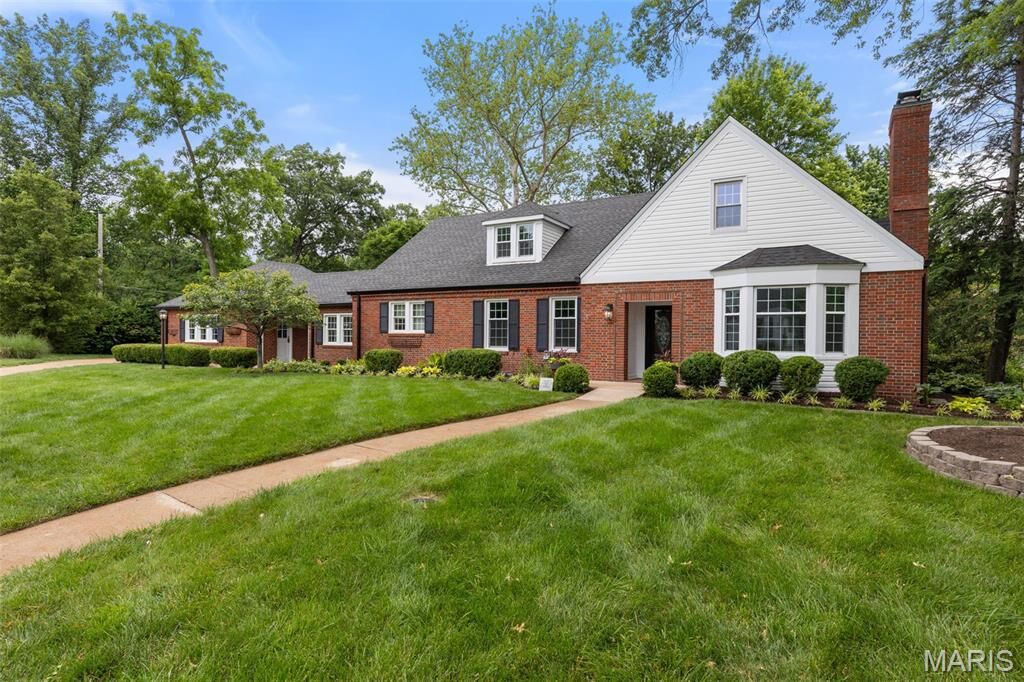 Property Photo:  5 Laymont Court  MO 63117 