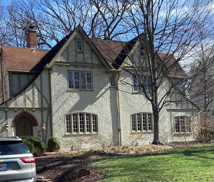 636 Sherwood Drive  St Louis MO 63119 photo