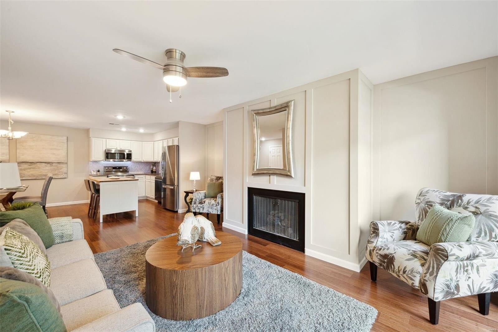 Property Photo: 950 E Rue De La Banque #212 MO 63141