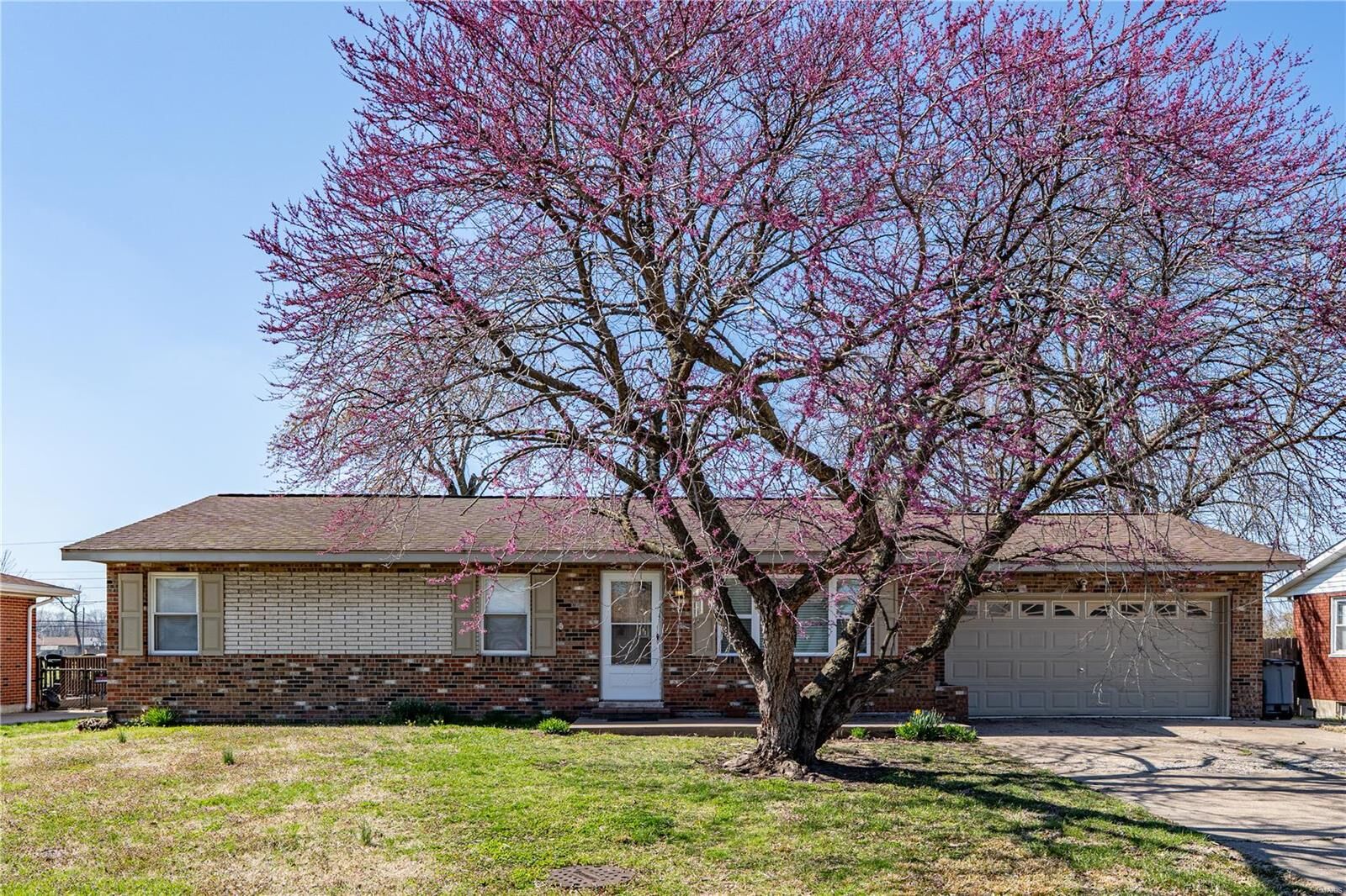 Property Photo: 5 Paul Drive IL 62040