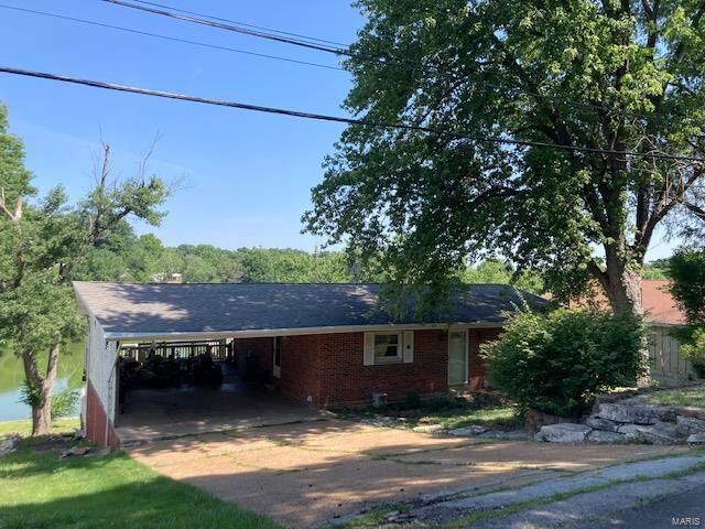 Property Photo: 10 E Lakewood Drive MO 63026