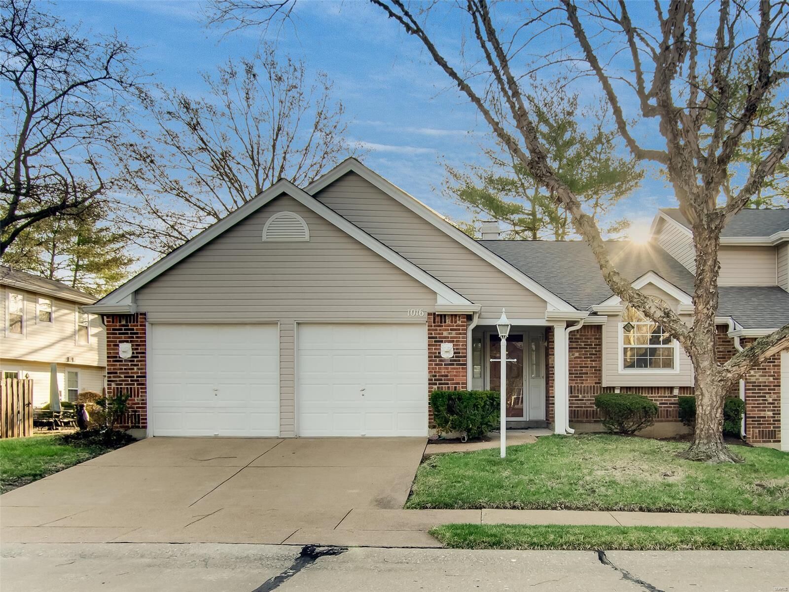 Property Photo:  1016 Woodlake Village Drive  MO 63141 